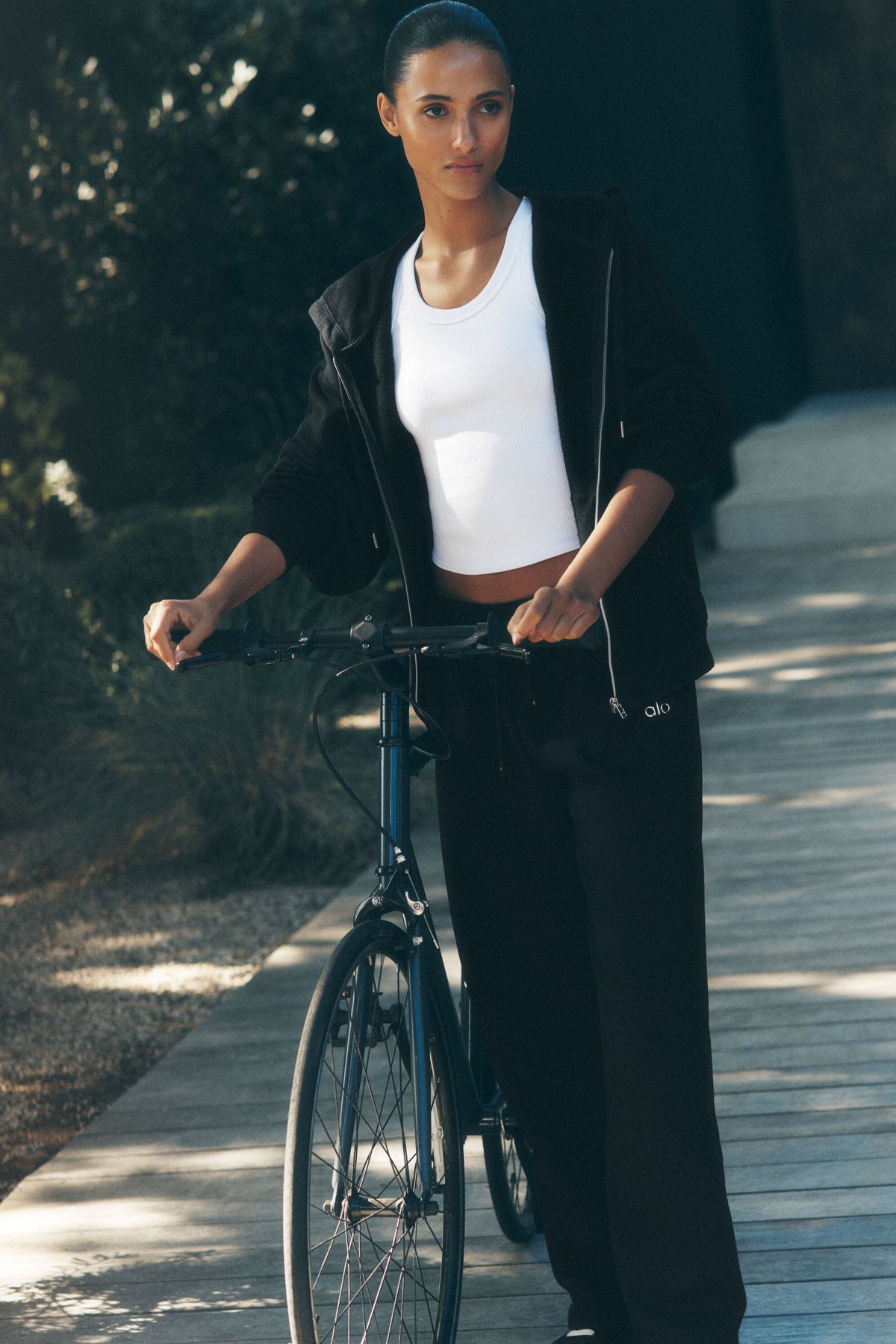 ALO Accolade Straight Leg Sweatpant in Black